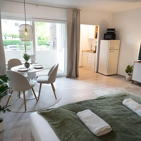 Designer Zwischen Rhein Und Petersberg *